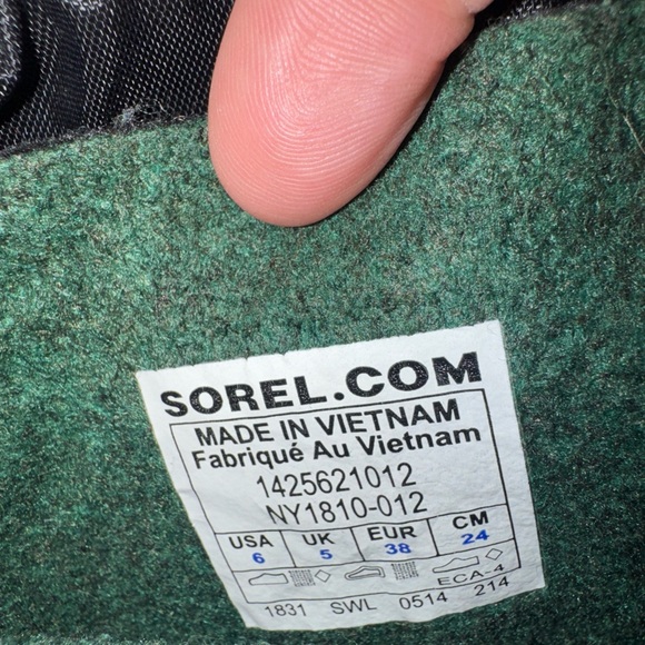 Big Boys Size 6 Sorel Black, Neon Yellow, Gray Winter Snow Boots EUC - Picture 6 of 6